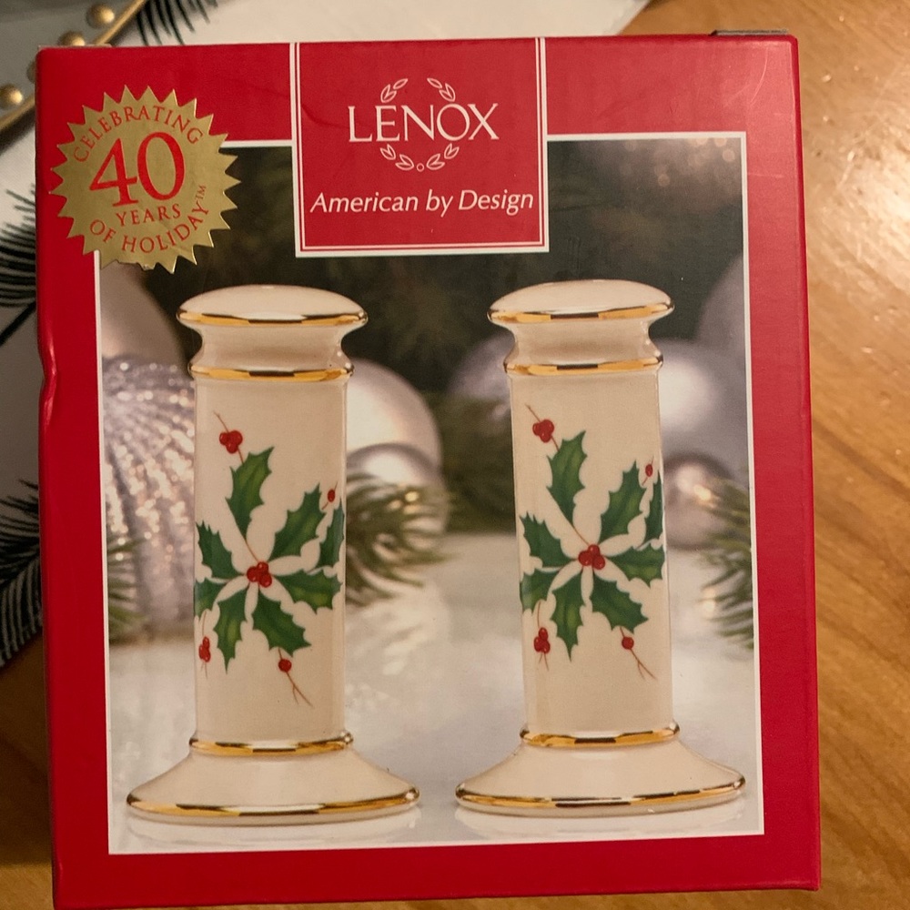 BRAND NEW IN BOX Vintage Lenox Christmas Holly Salt & Pepper shakers